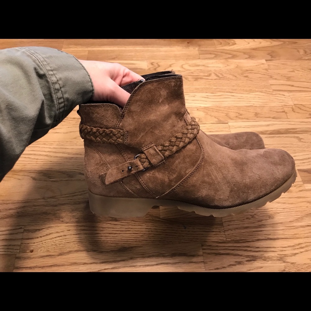 Women’s Teva boots